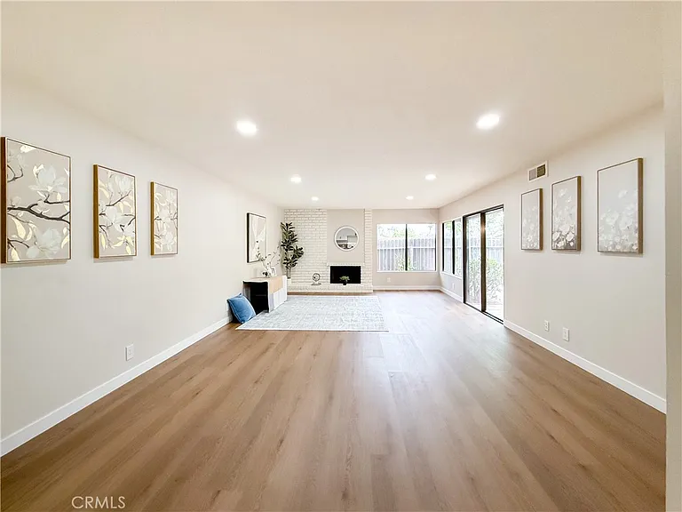 1034 Romney Dr — Photo 9