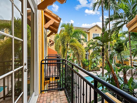 5th image of 506 SE 7th Street #305