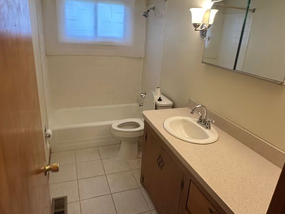 3rd image of 1510 Country Club Ave