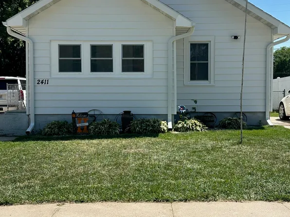 2411 W 7th St, Hastings, NE 68901