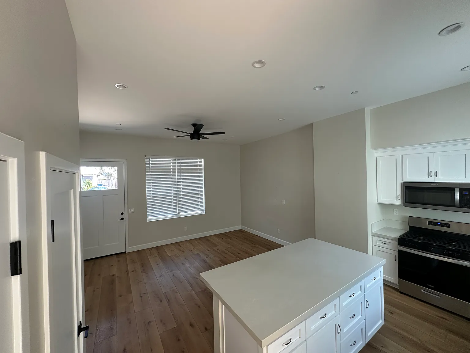 2 bed, 1200 sqft, $4,000 — Photo 3