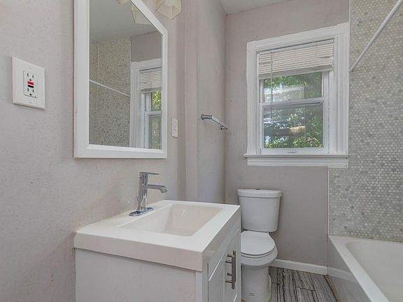4th image of 2334 Tower Grove Ave #2W