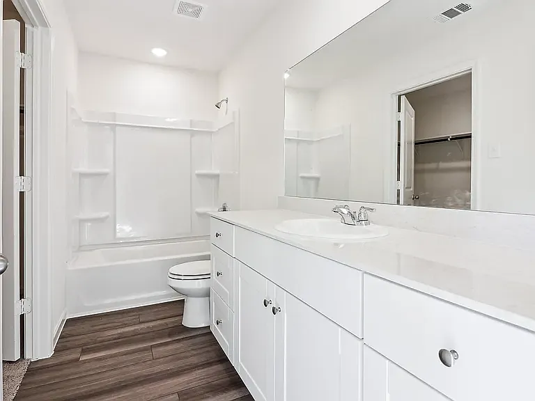3 bed, 2.5 bath, 1605 sqft, $1,999 — Photo 2