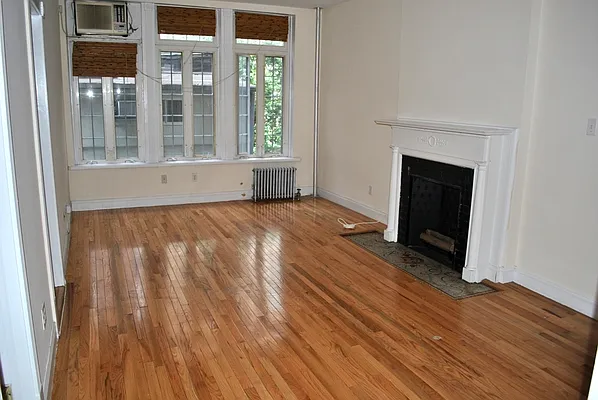 Rented by Universal Realty Group | media 14