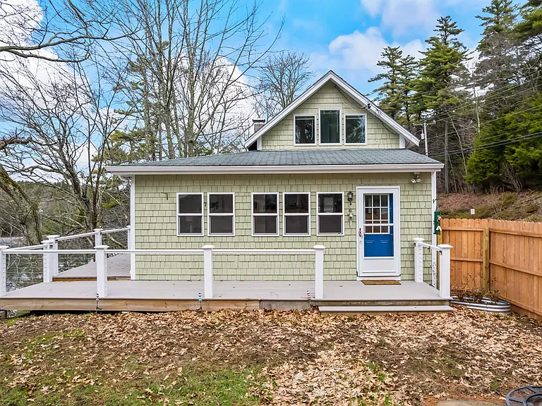 618 Gurnet Rd — Photo 2