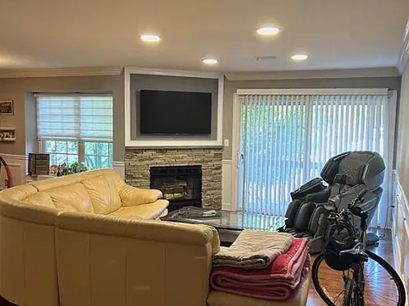 517 Windsor Dr #517, Palisades Park, NJ 07650