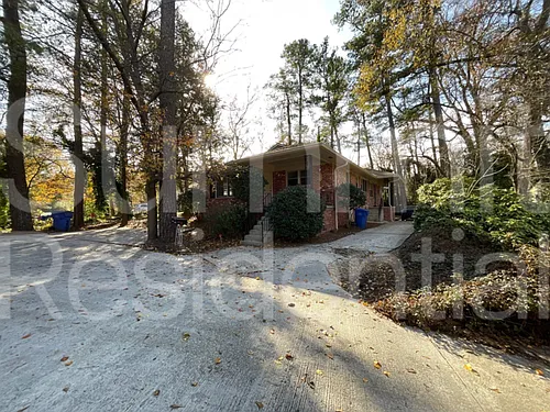 911 Lindbergh Dr NE Photo 1