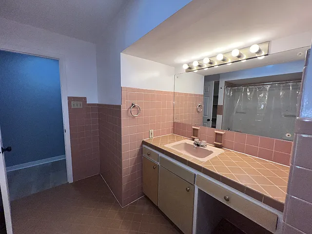 1108 E 9th St #1B — Photo 14