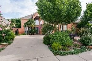 1st image of 913 Saint Andrews Pl