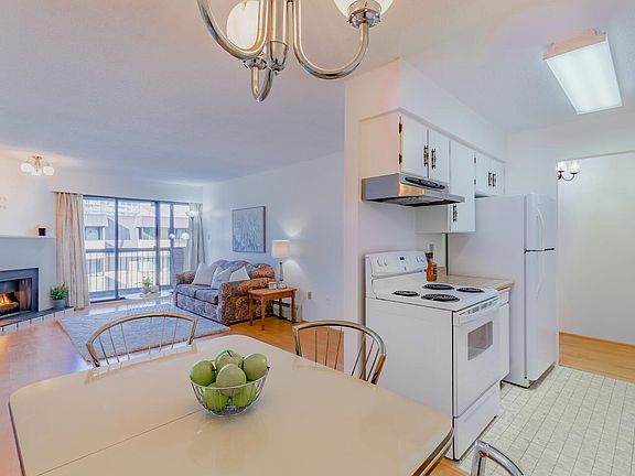 4th image of 2299 E 30th Ave #308