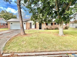 615 Jackson St, Edna, TX 77957