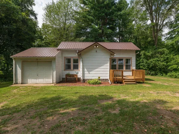 16924 County Road 215, Grand Junction, MI 49056