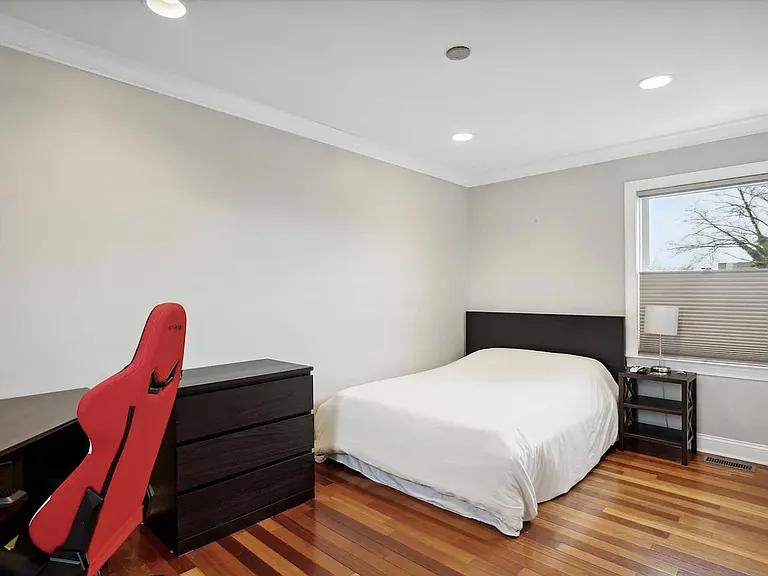 Guest bedroom