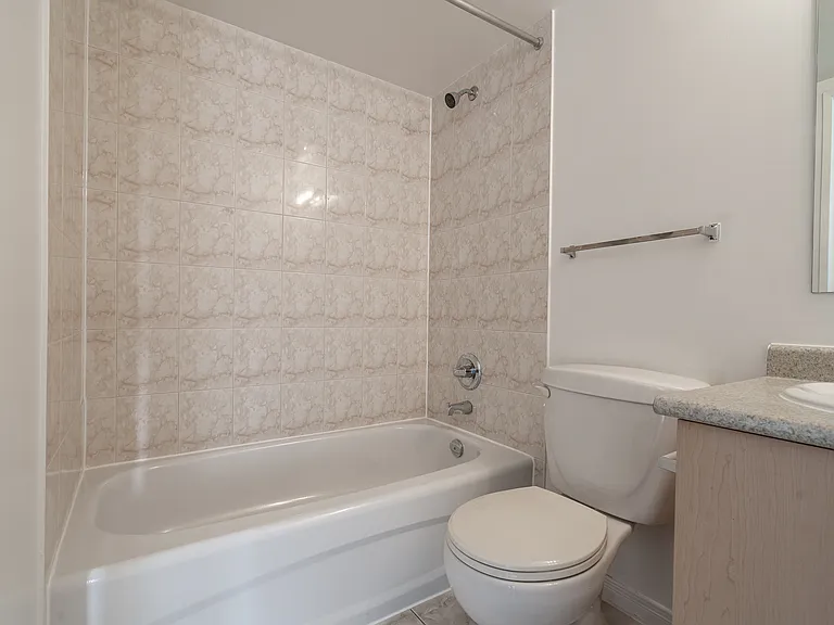 333 Sidney Belsey Cres — Photo 5