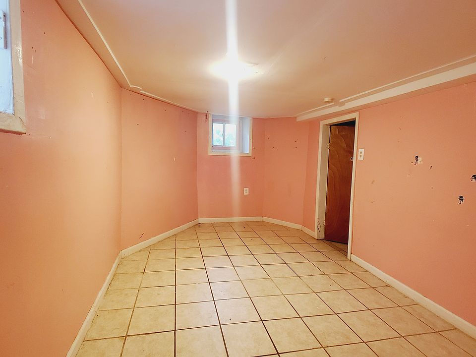 2nd image of 95 Warner Ave Floor 1