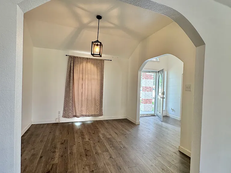 14410 Mangold Ln — Photo 5