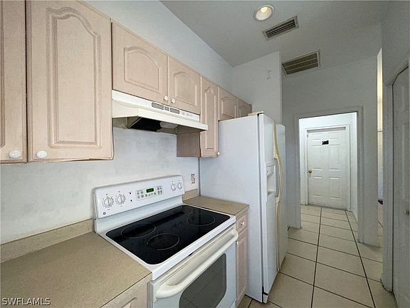 4th image of 1244 Delores St E