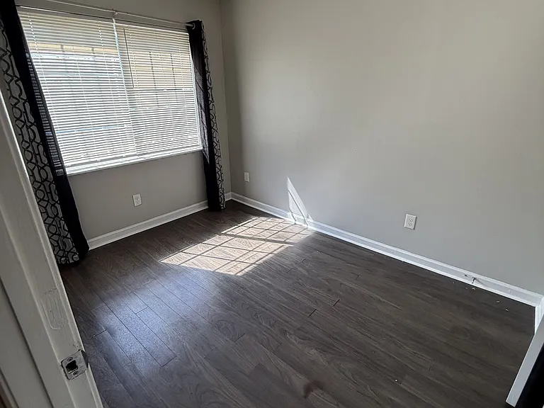 1425 Joseph E Boone Blvd NW #D-201 — Photo 3