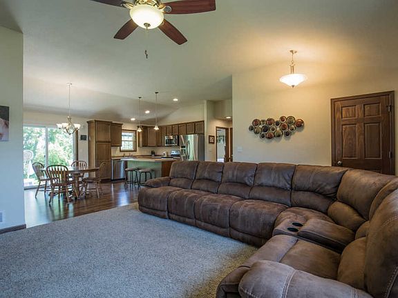 3rd image of W207N17417 Parkview Dr