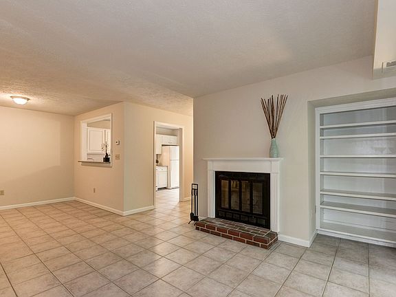 4th image of 7618 Willow Point Dr