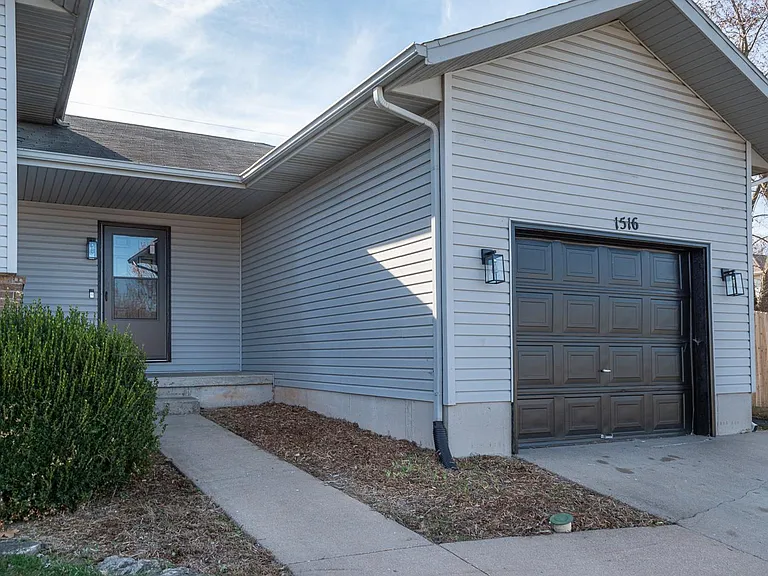 1516 W Meadow St — Photo 3