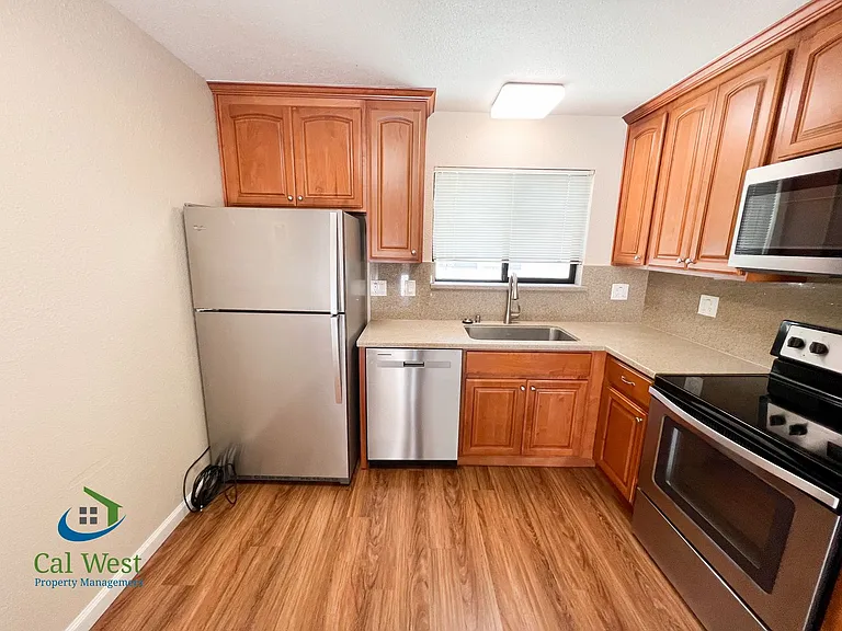 428 S 11th St #3 — Photo 12