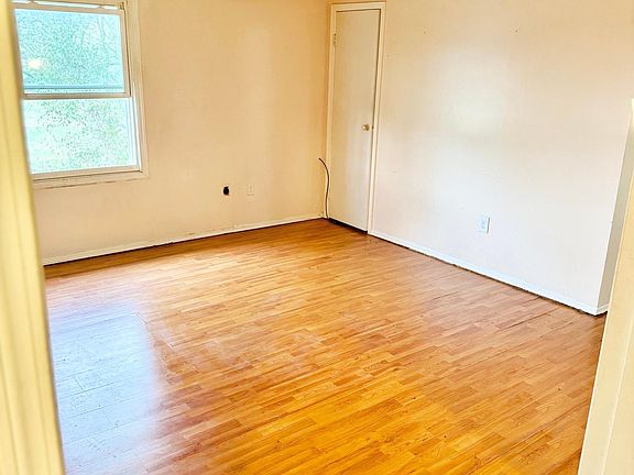 2nd image of 136 Brush Hill Ct #136