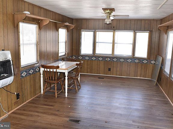 3rd image of 876 Pheasant Trail Ln