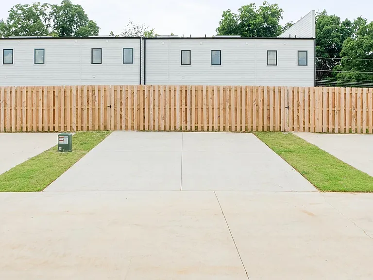 2512 Freeman Rd — Photo 28