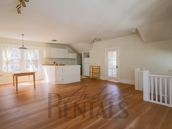 5840 Ocean View Dr #A, Oakland, CA 94618
