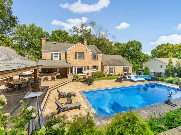 143 Devonwood Dr, Pittsburgh, PA 15241
