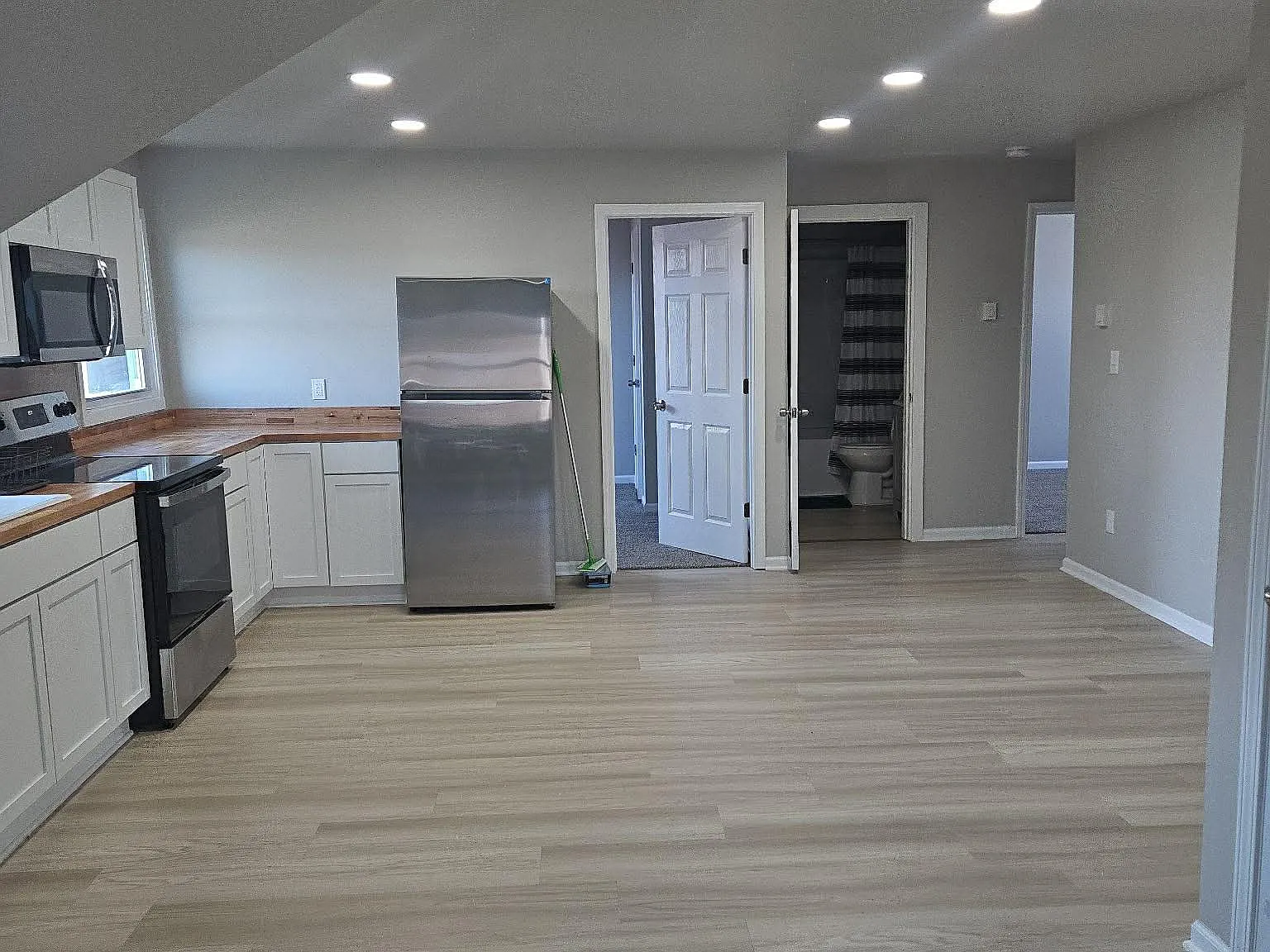 3 bed, 1400 sqft, $1,400 — Photo 2
