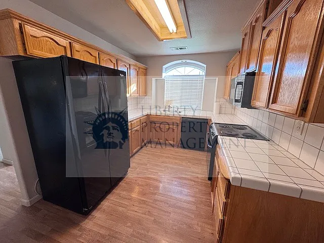 3 bed, 1618 sqft, $2,195 — Photo 3