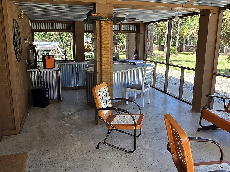 399 Broward Ave — Photo 6