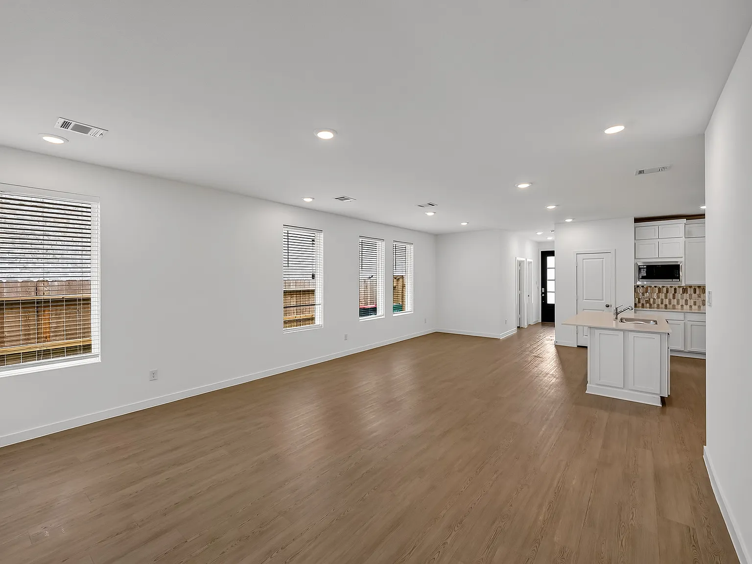 Majestic Sky Drive (5822) - S - 1 — Photo 2