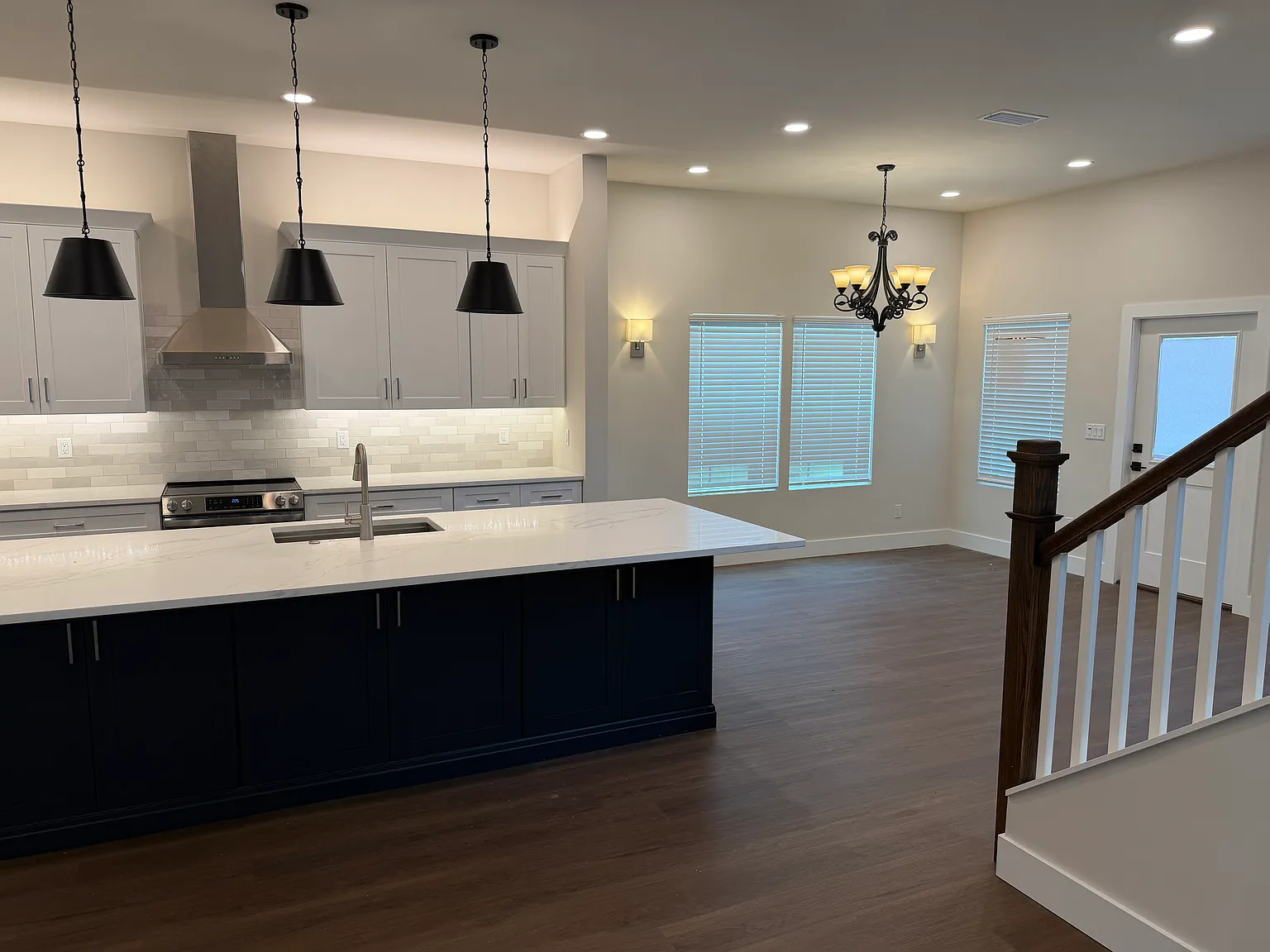 4 bed, 3.5 bath, 2250 sqft, $3,900 — Photo 2