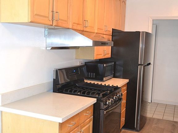 2nd image of 718 San Simeon St