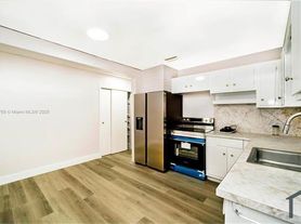 6620 Charleston St, Hollywood, FL