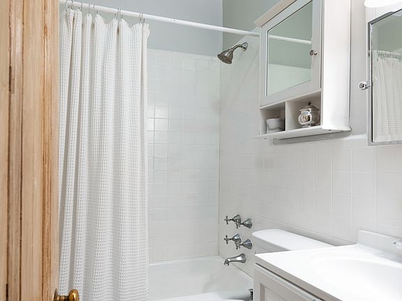 4th image of 50 E 83rd St APT 5F