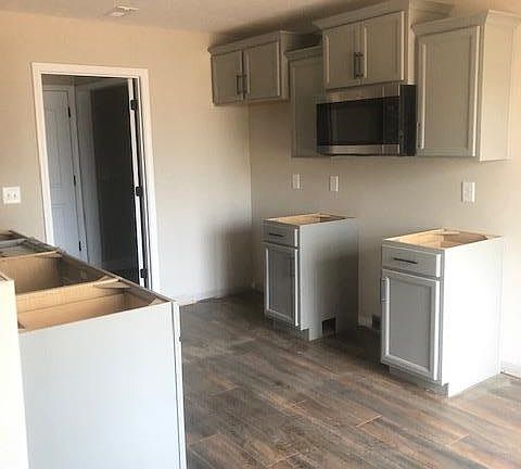 3rd image of 10 Chestnut Dr