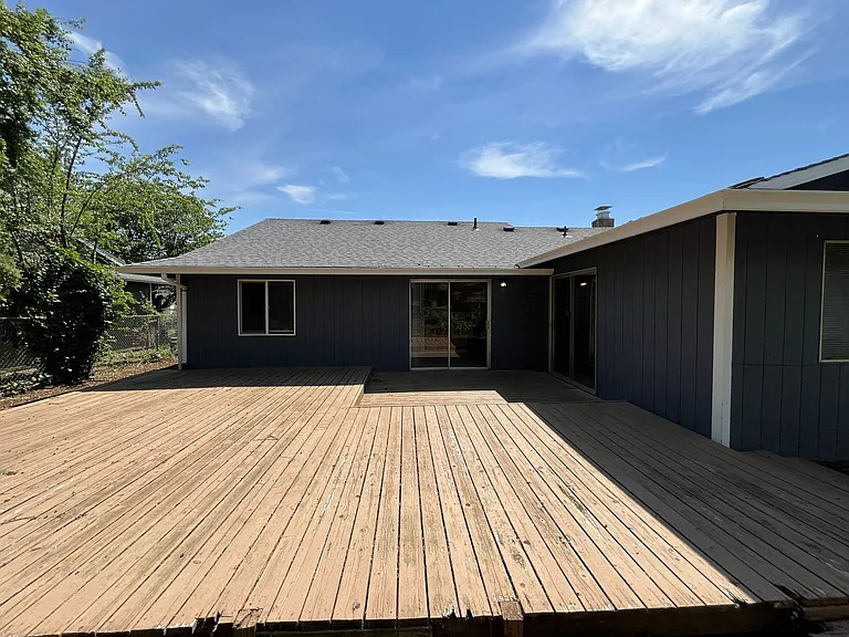 687 SE Barnes Ave — Photo 44