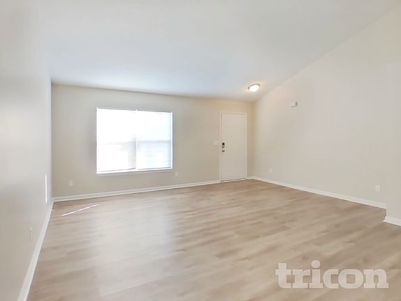 4th image of 911 Pine Ridge Way
