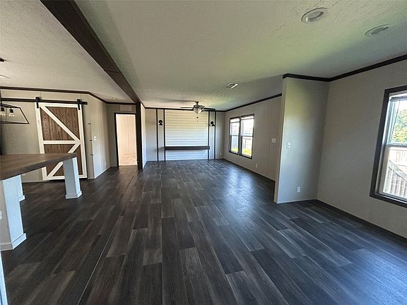 4th image of 2304 Peach St