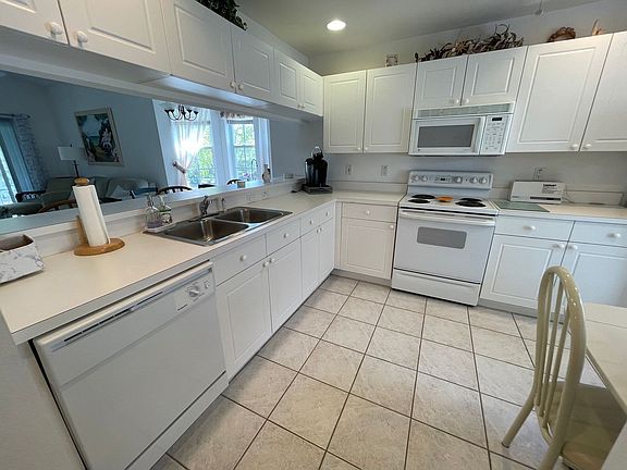 4th image of 3483 Lake Shore Dr APT 323