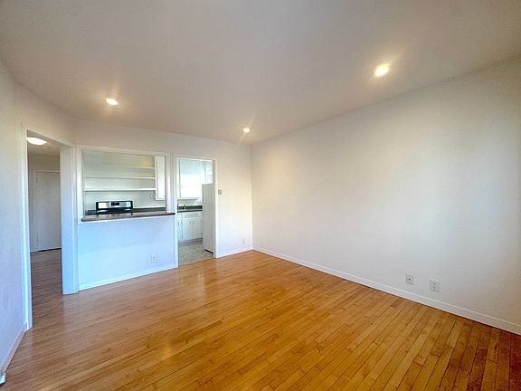 3rd image of 376 San Jose Ave