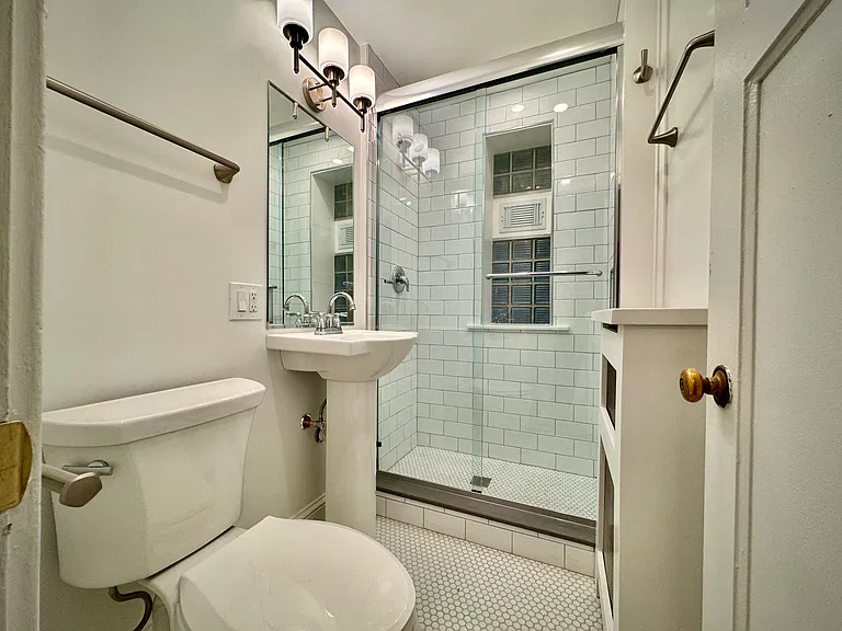 Marshall Hall Apartments — Photo 7
