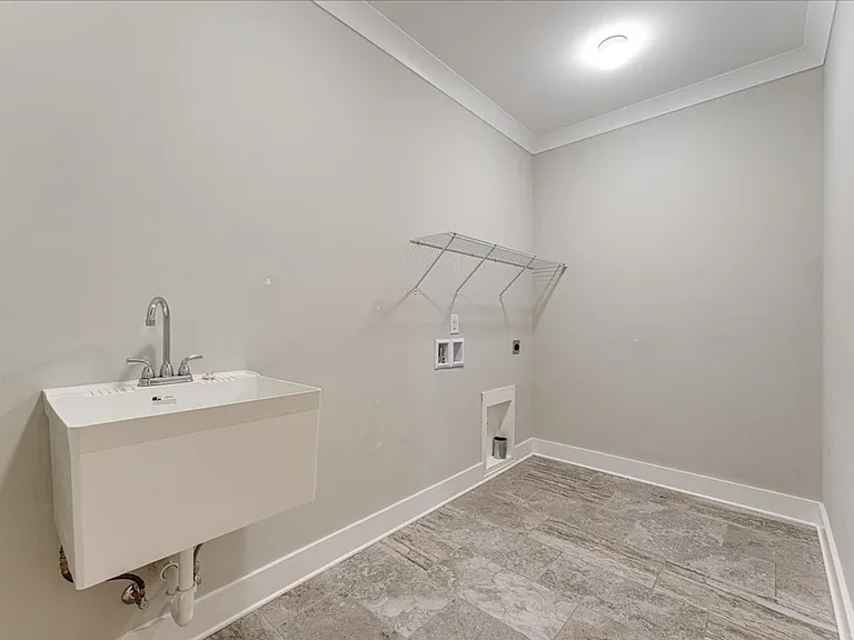2318 Large Oak Dr — Photo 21
