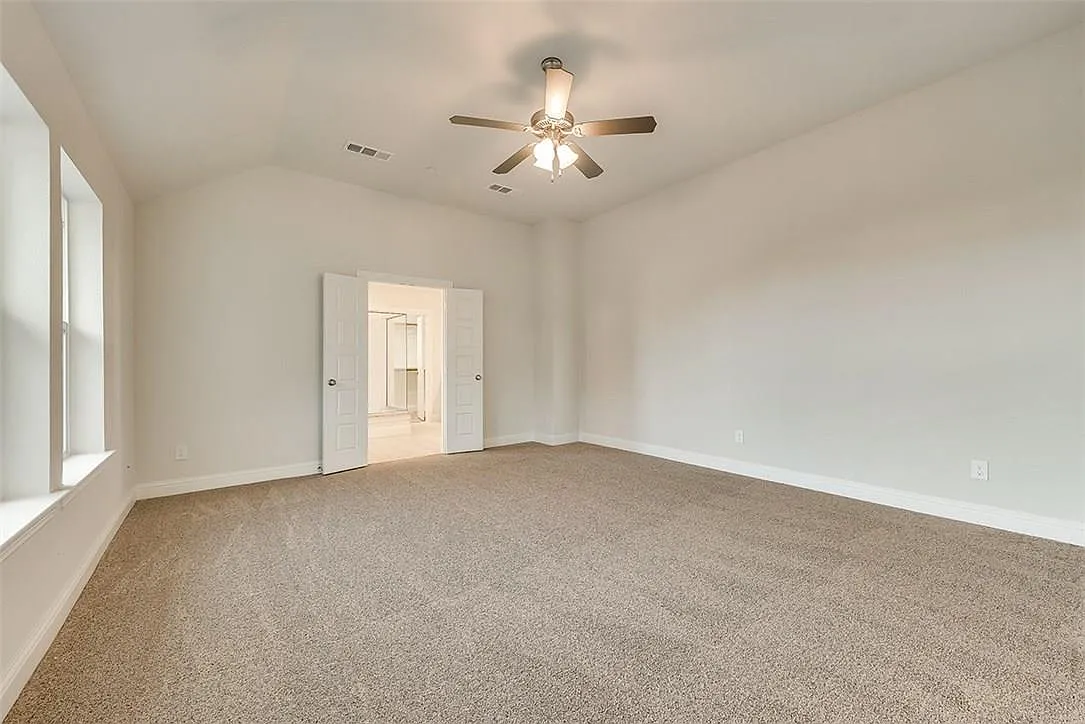 4 bed, 2485 sqft, $3,000 — Photo 4