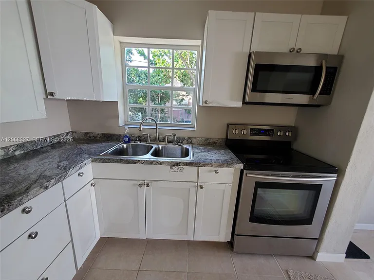 70 NW 33rd St — Photo 15