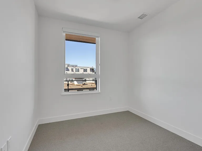 422 E 3rd St #401 — Photo 16